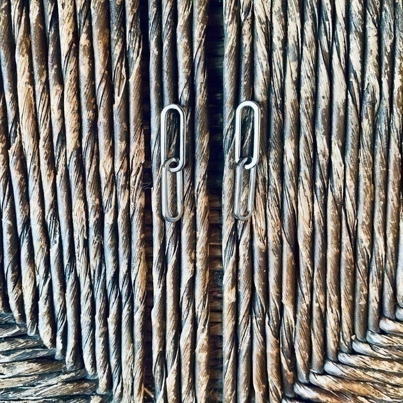 💛✨ Silver Tone Chain Link Earrings ✨💛 - Picture 6 of 7